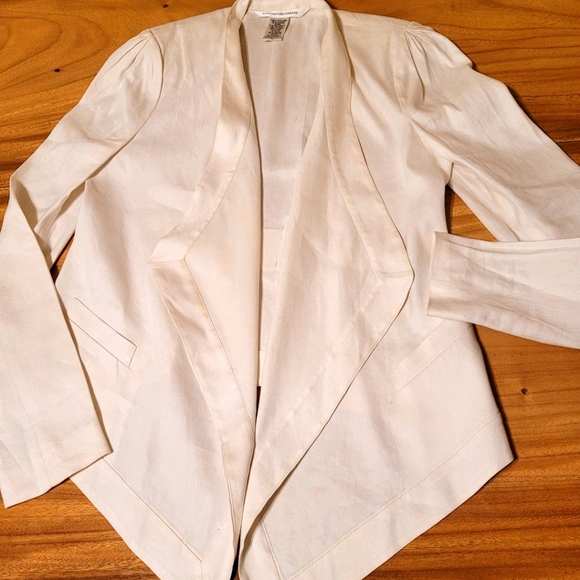 Diane Von Furstenberg Jackets & Blazers - Dianne Von Furstenberg white blazer